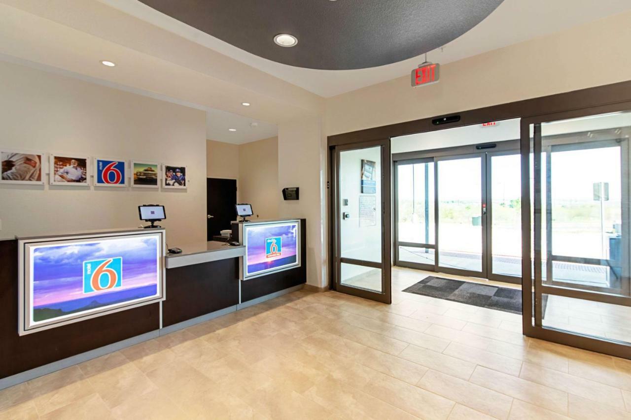 Studio 6 Austin Airport Exterior photo