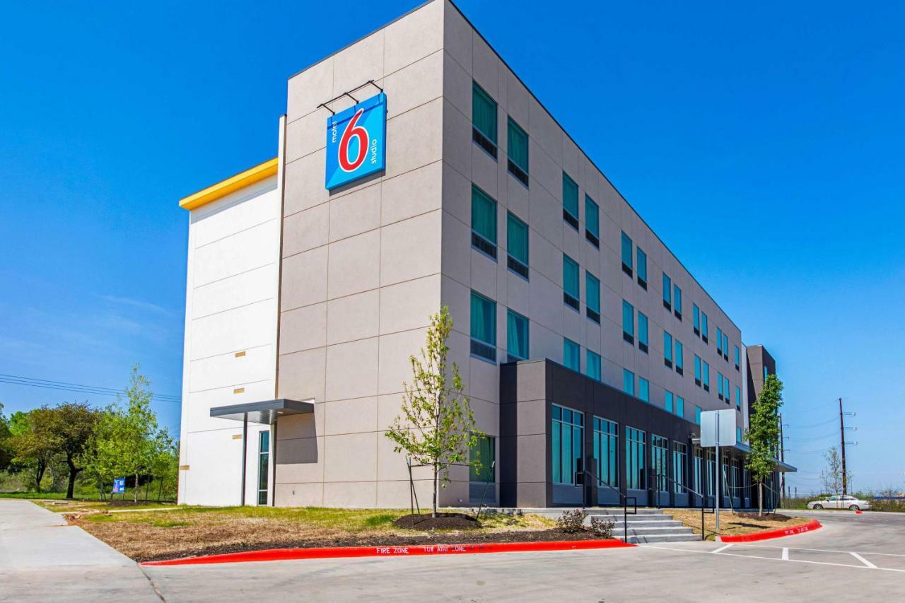 Studio 6 Austin Airport Exterior photo